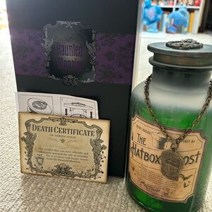 NIB - Disney Haunted Mansion Hatbox Ghost jar - Lights Up & Talks!!